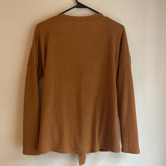 Long sleeve button down - Picture 3 of 4